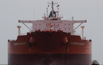 The oil tanker Caspian Galaxy sits anchored near Amuay beach, in Punto Fijo, Venezuela March 30, 2017. Picture taken March 30, 2017. REUTERS/Stringer